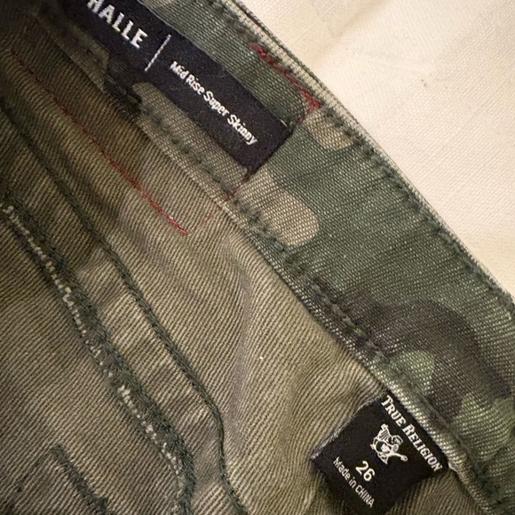 TRUE RELIGION HALLE MID RISE SUPER SKINNY OLIVE CAMO JEANS - Picture 9 of 9